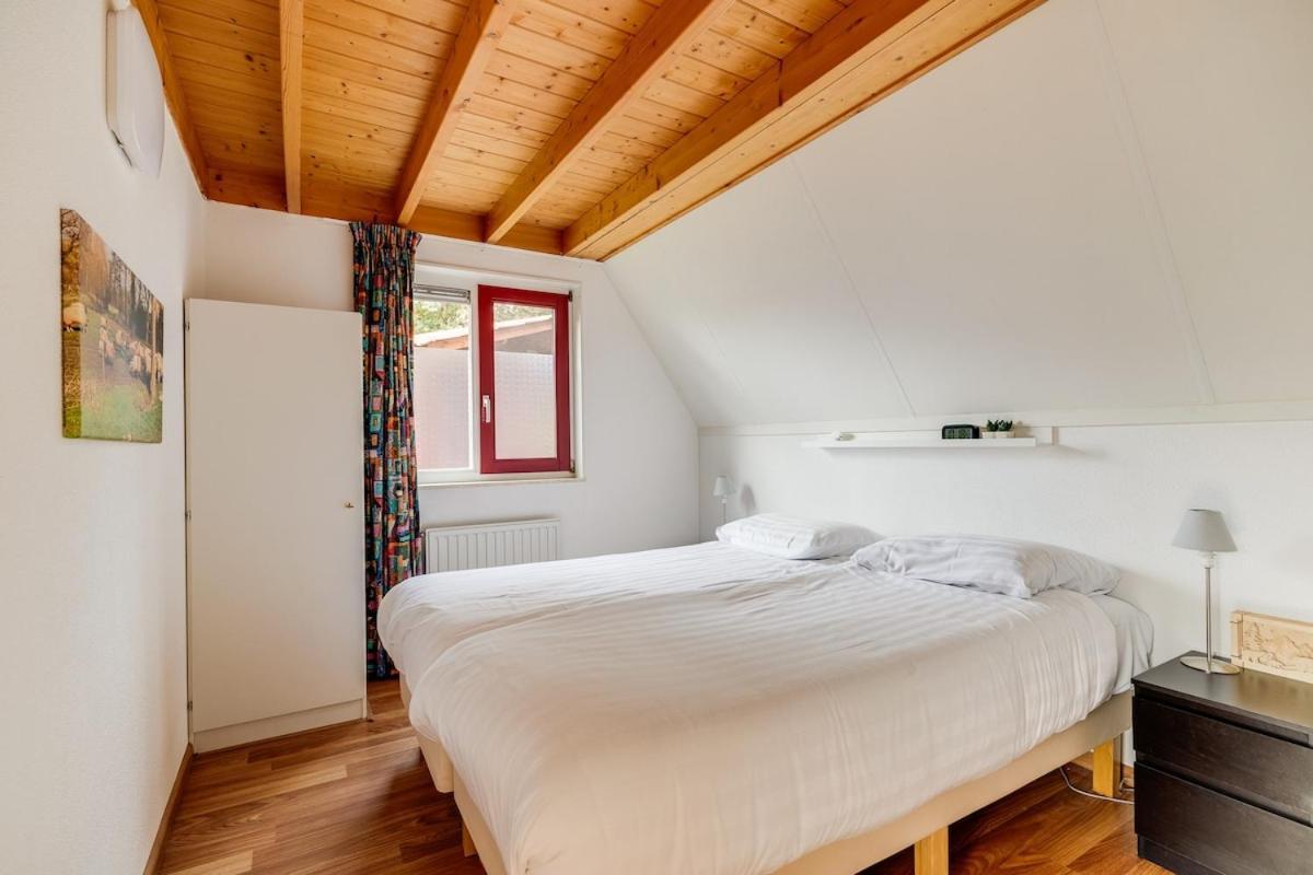 Kleine Zanglijster I Prachtig Huisje Nabij Bosrand Zwiggelte Exterior foto